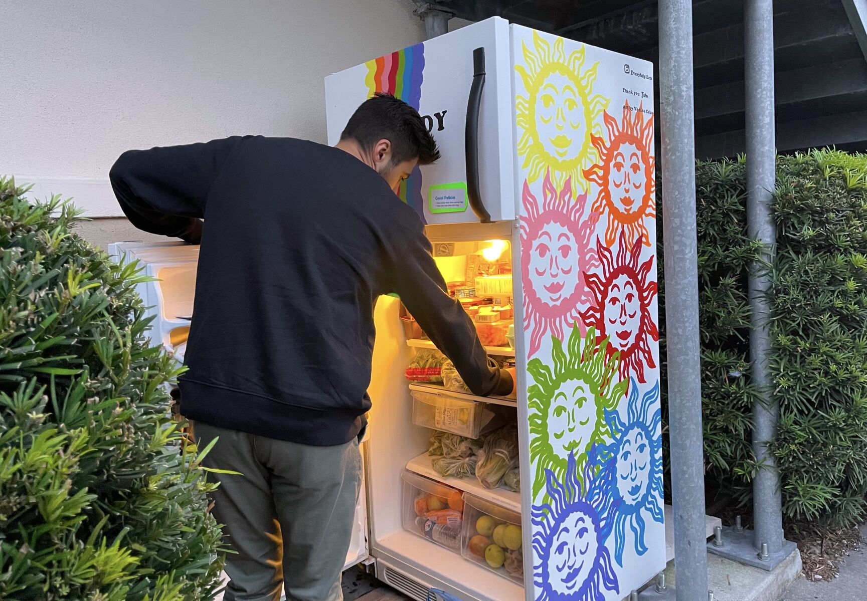 COMMUNITY FRIDGE - RICHARD DONATING